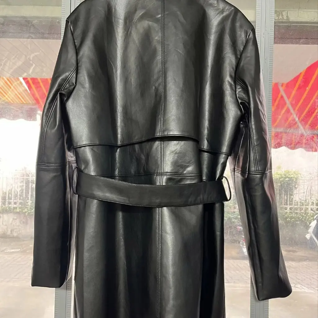 Abrigo de cuero PU negro para mujer, cortavientos de motocicleta de longitud media con cordones, diseño de cintura suelta para Otoño e Invierno