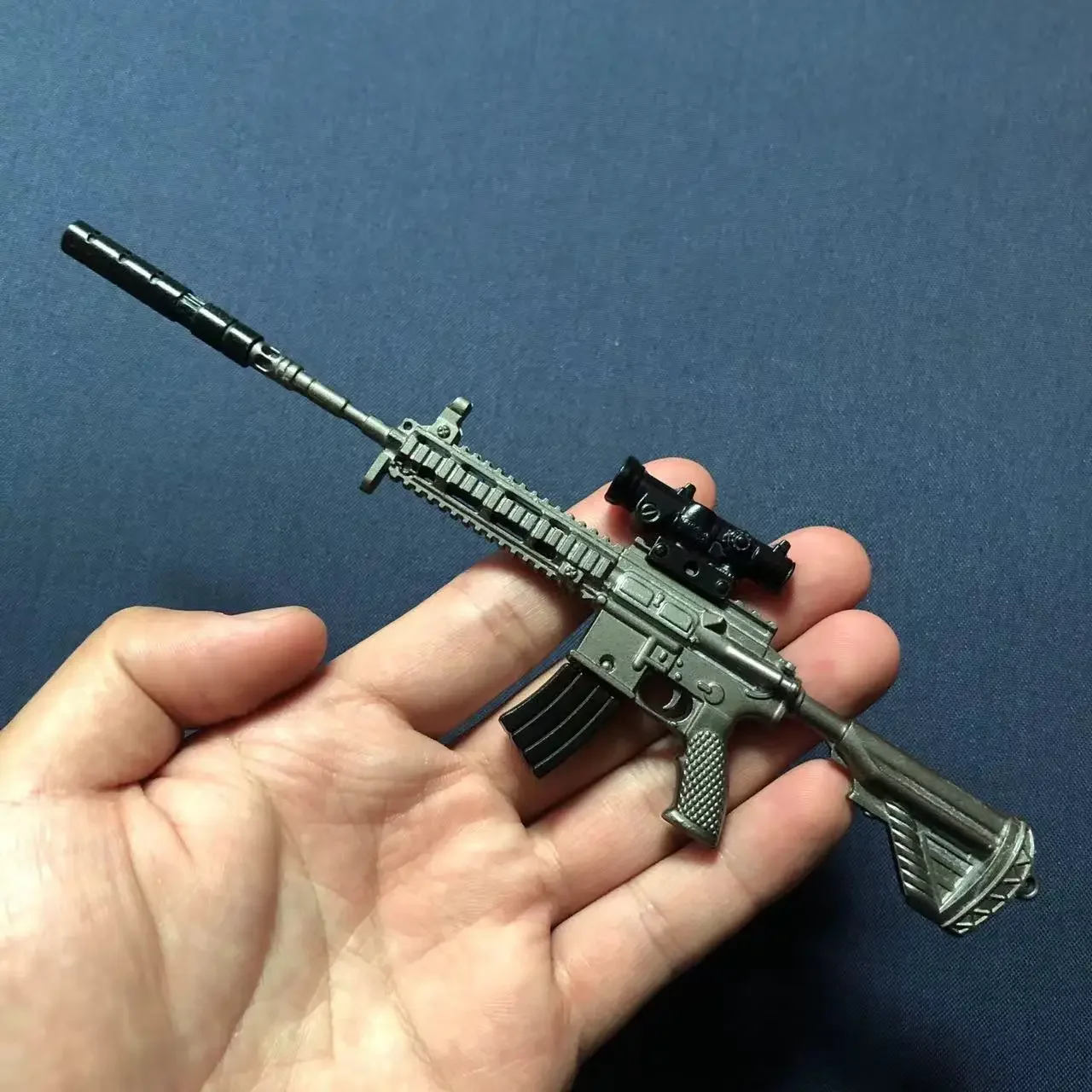 20 سنتيمتر بندقية نموذج سطح المكتب زخرفة سبيكة صغيرة M416 AWM مسدس نموذج PUBG Jedi مسدس لعبة تململ لعبة لصبي الكبار هدية الكريسماس