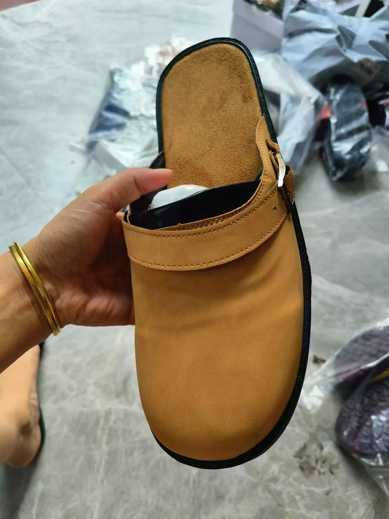 Neue Herren- und Damenpantoffeln Sommer PU-Leder Schuhe Vintage Weiche Sohle Slip-On Sandalen Strandpantoffeln Herren Freizeitschuhe Größe 38-48 – Detail 9
