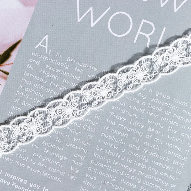 شريط دانتيل شبكي على شكل زهرة مطرزة، زخارف من القماش باللون الأبيض الفاتح، فستان حفلات الزفاف، أغطية رأس ذاتية الصنع، إكسسوارات فيونكات الشعر