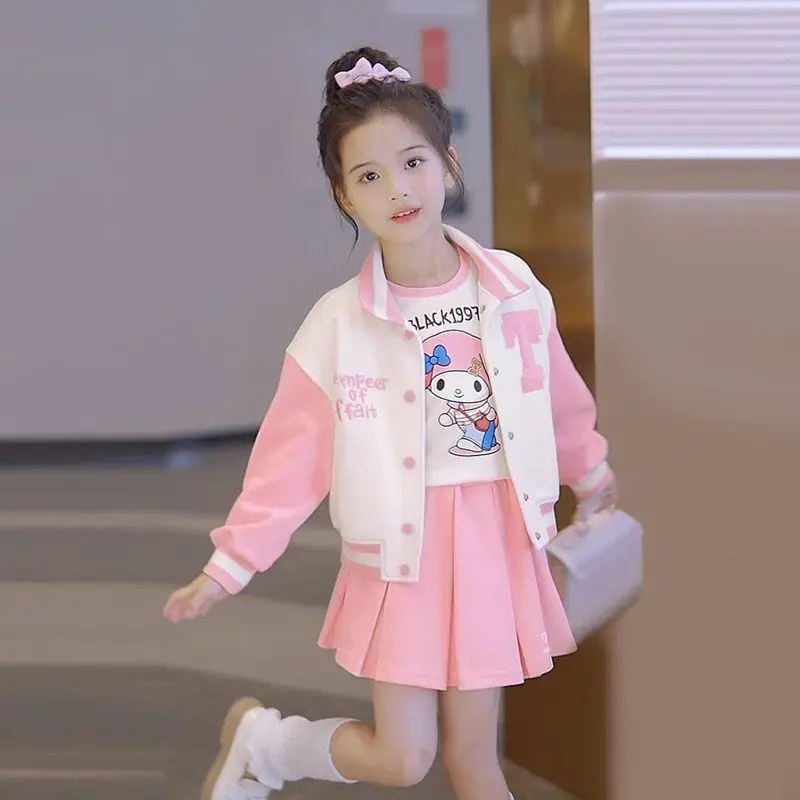 ملابس خريفية للفتيات من MINISO 2025 سترة بيسبول My Melody جديدة للأطفال وتنورة مطوية طقم مكون من ثلاث قطع للفتيات الصغيرات #2