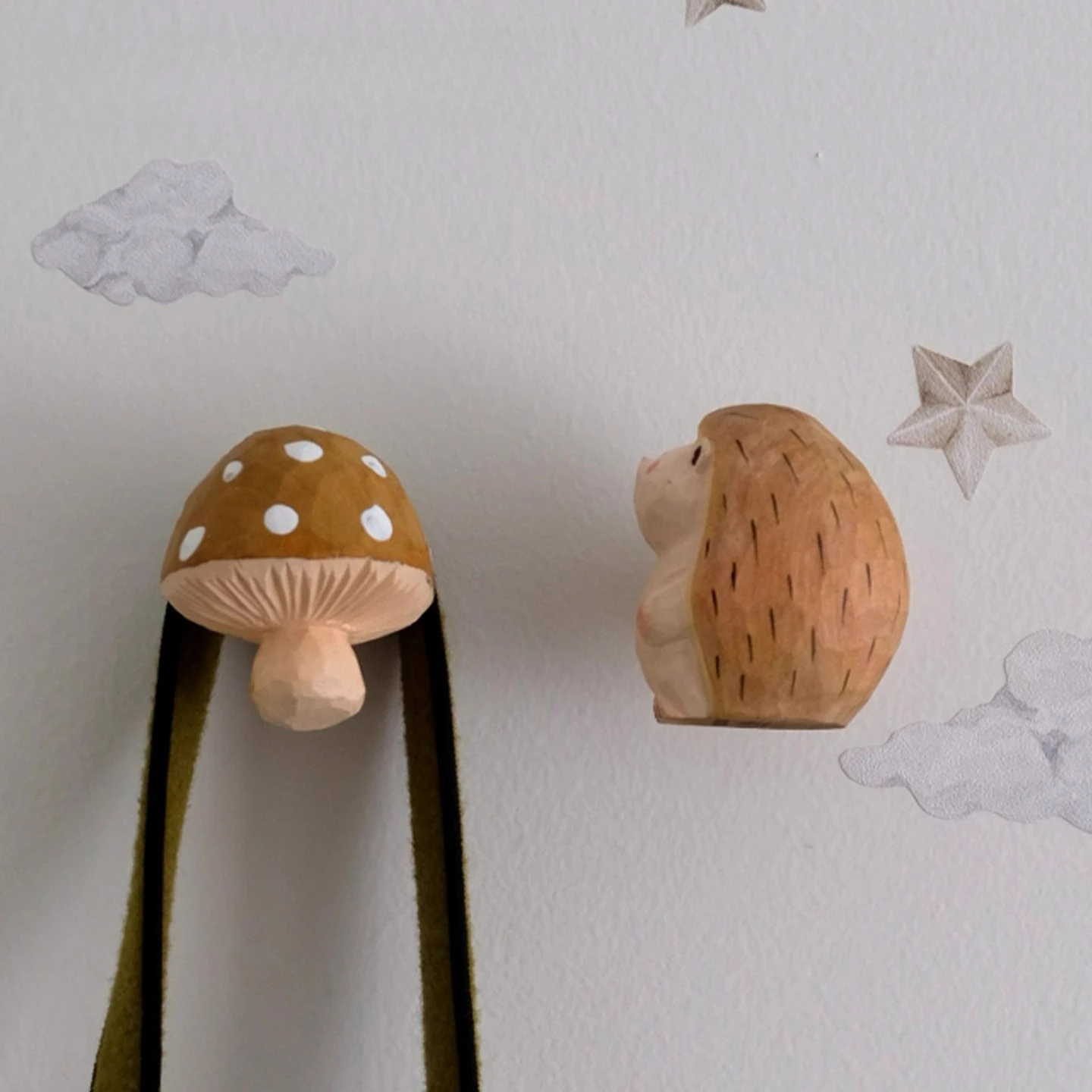 Maniglia per porta dell'armadio con gancio a fungo riccio, carino, fatto a mano, creativo, decorazione della stanza dei bambini, portico dei cartoni animati