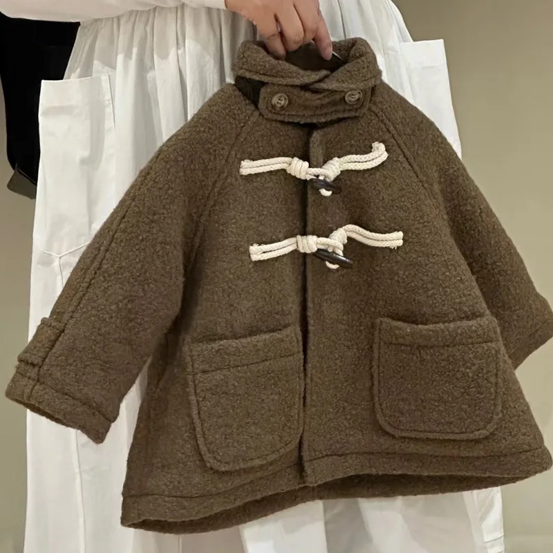 2024 autunno inverno coreano neonata cappotto di lana caldo colletto rovesciato giacca da bambina bottone in corno solido cappotto Outwear per