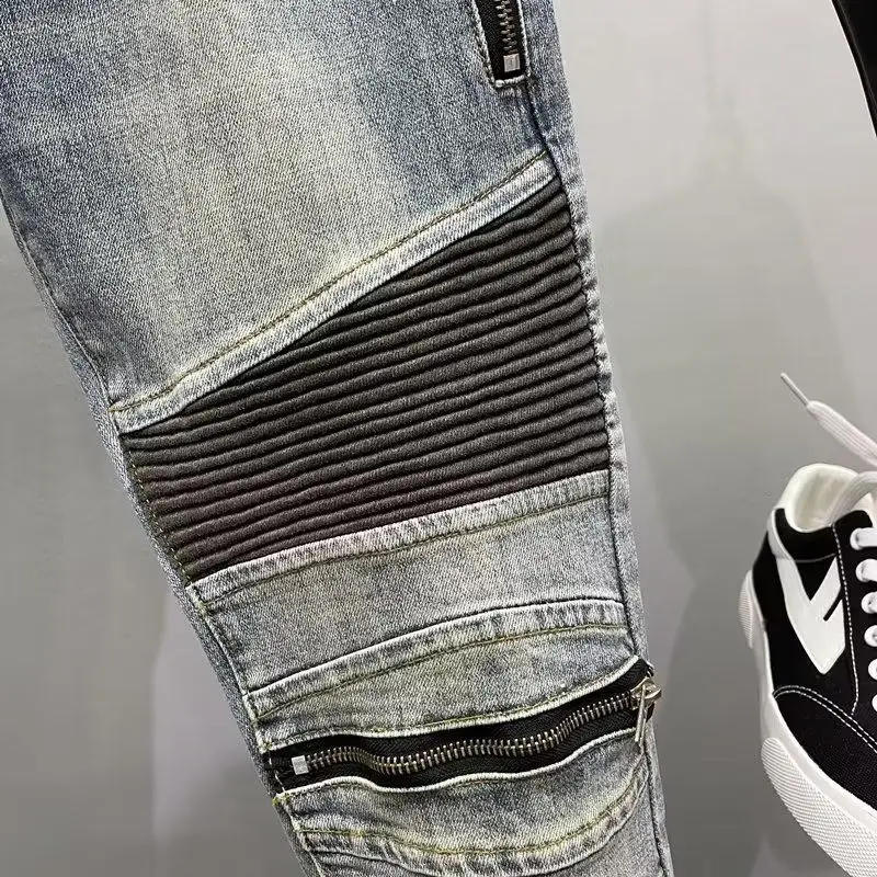 新 2025 高品質ヴィンテージブルースキニージッパーパッチワークオートバイパンツ男スリムフィットジーンズ男プリーツ男デザイナージーンズ