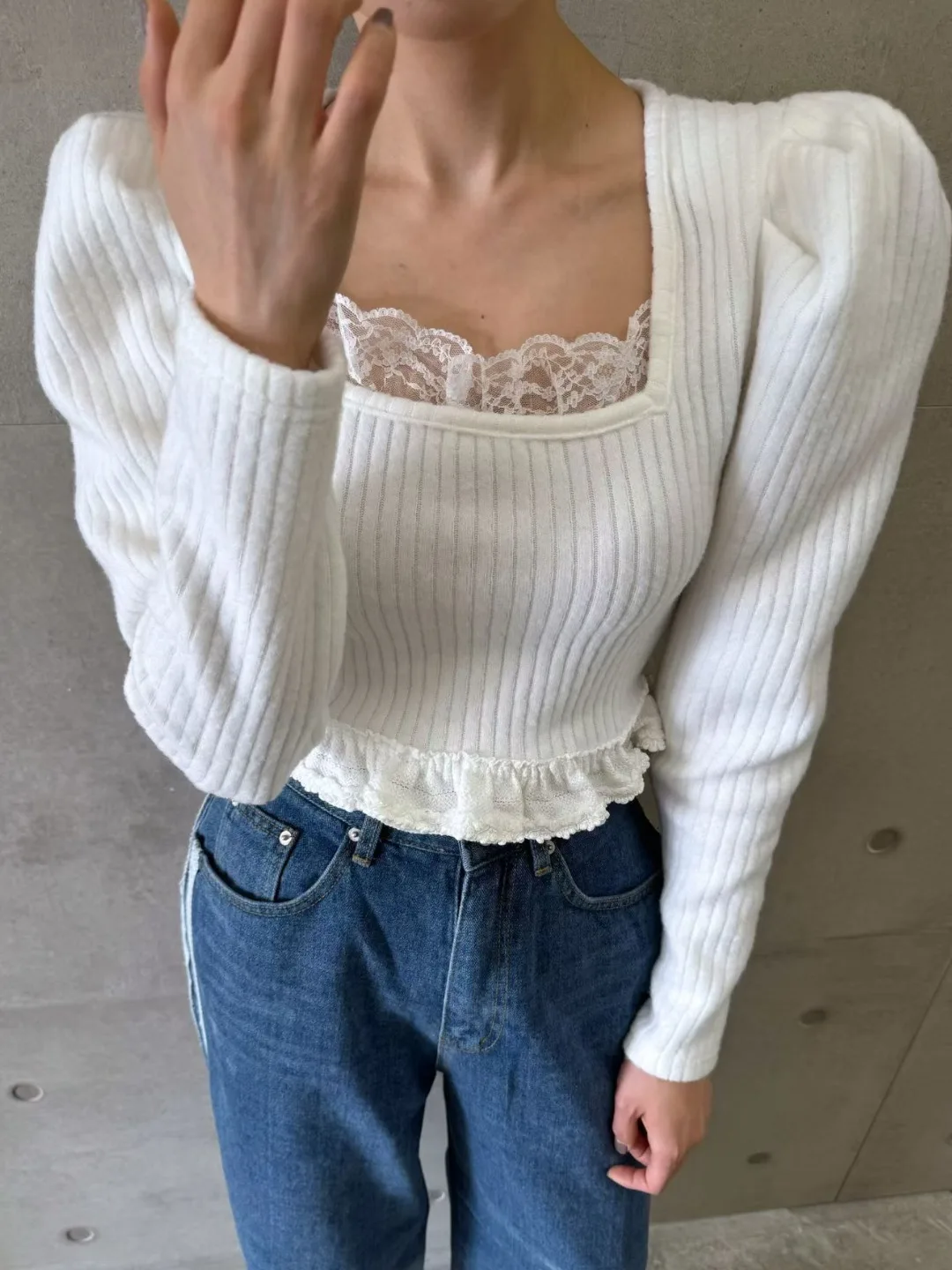 Faionable Lace Splice Long Sve T-shirt da donna Or Design Sense Youthful Colletto quadrato Chic Autunno Versatile Top