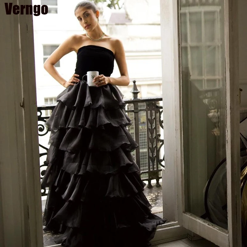 

Verngo A-line Black Prom Dresses Strapless Sleeveless Evening Party Gown Floor Length Tiered Formal Occasion Dress 2024