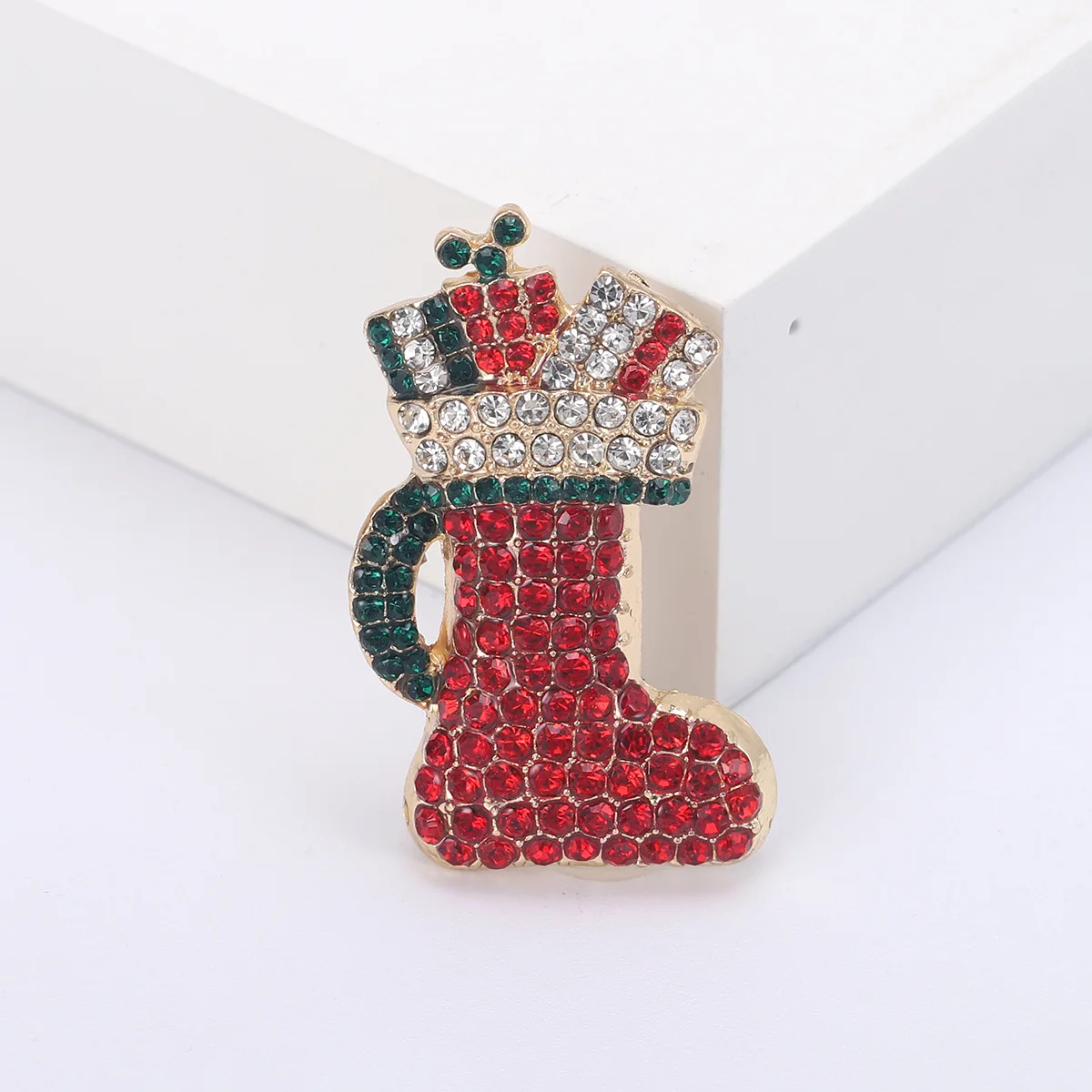 

Christmas series brooch alloy diamond inlaid handmade boot cute spot wholesale