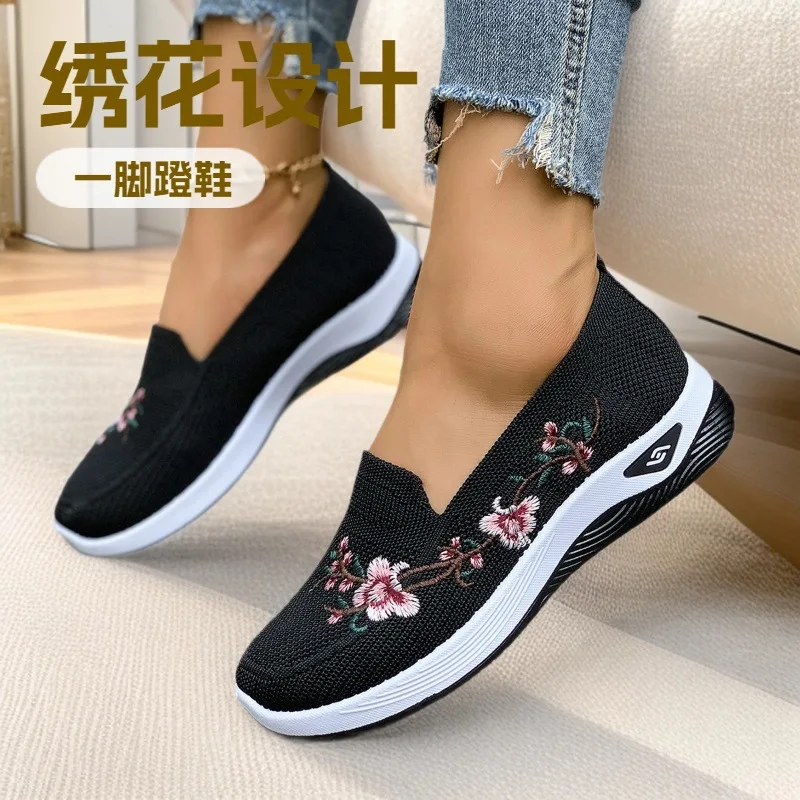 

Single shoes mother summer flat-bottomed breathable non-slip comfortable flying woven old Beijing embroidered women's mesh