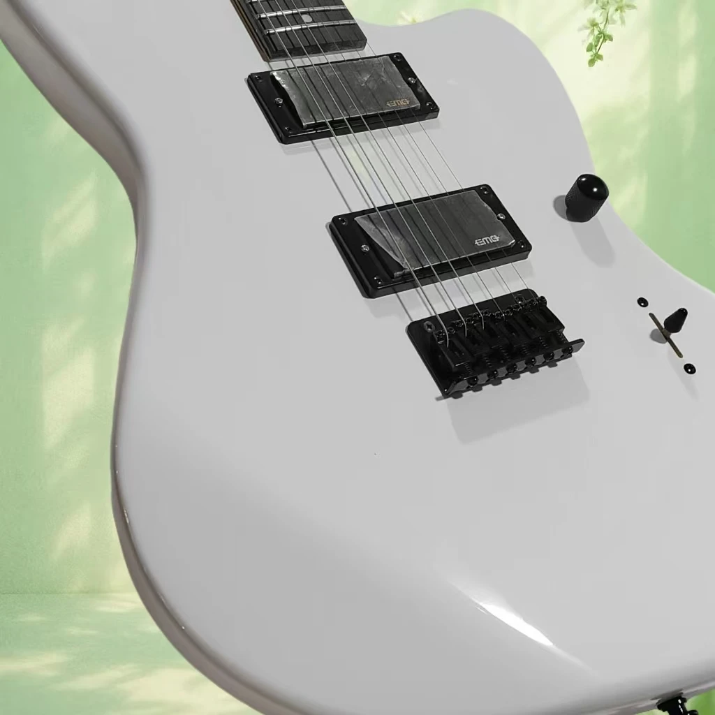 

Customized white electric guitar, 6 strings, rosewood fretboard, black accessories