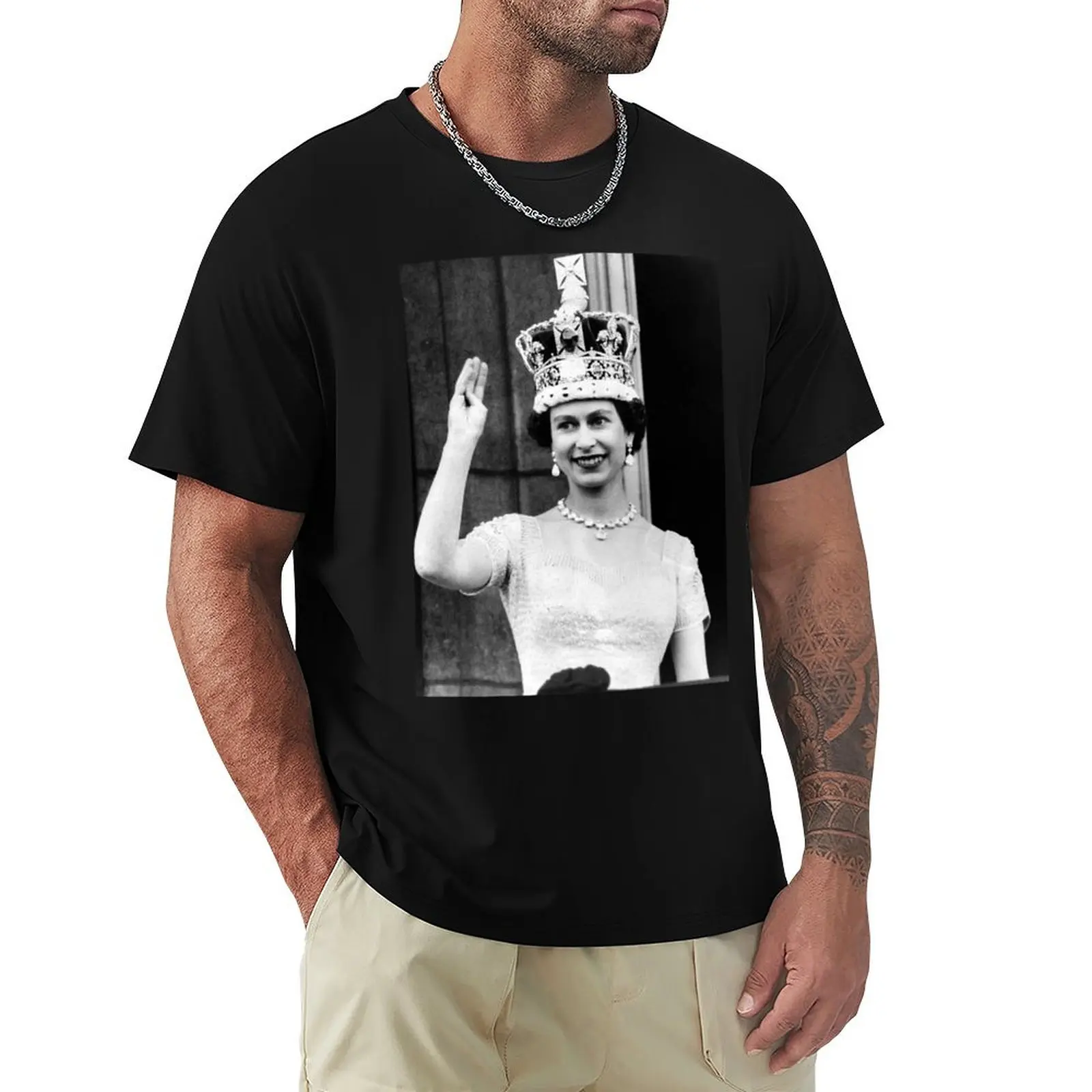 

Queen Elizabeth II T-Shirt for a boy boys whites Funny t-shirt mens white t shirts