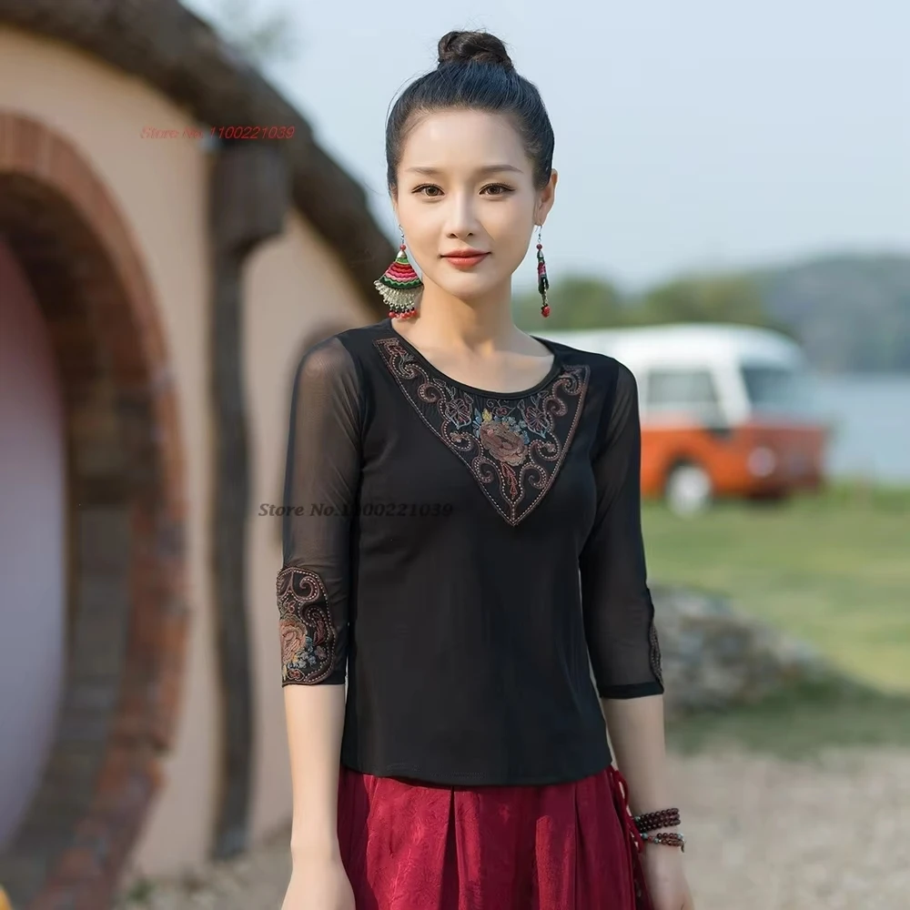 قميص صيني عتيق لعام 2025 قميص وطني مطرز بالزهور برقبة دائرية تي شيرت نسائي بأكمام شبكية عرقية قميص قاعدة شرقية عتيقة