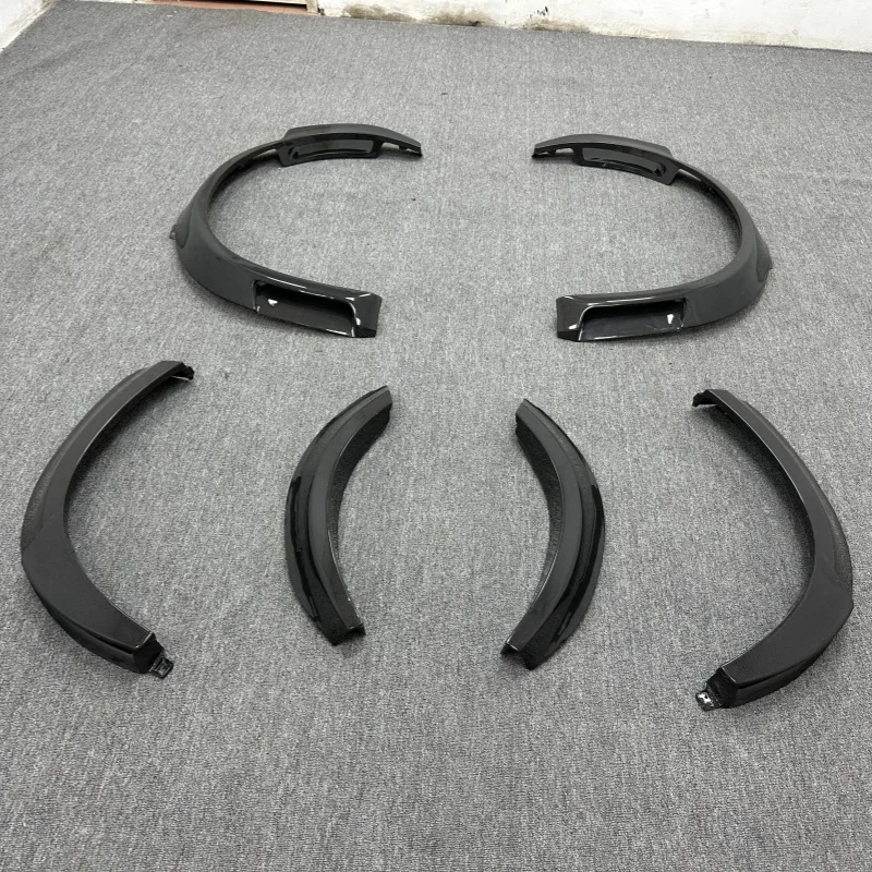 

Upgraded OEM Style Wheel Arch 3K Plain Weave Dry Carbon Fiber Wheel Arch air Kit for Ferrari FUV Purosangue
