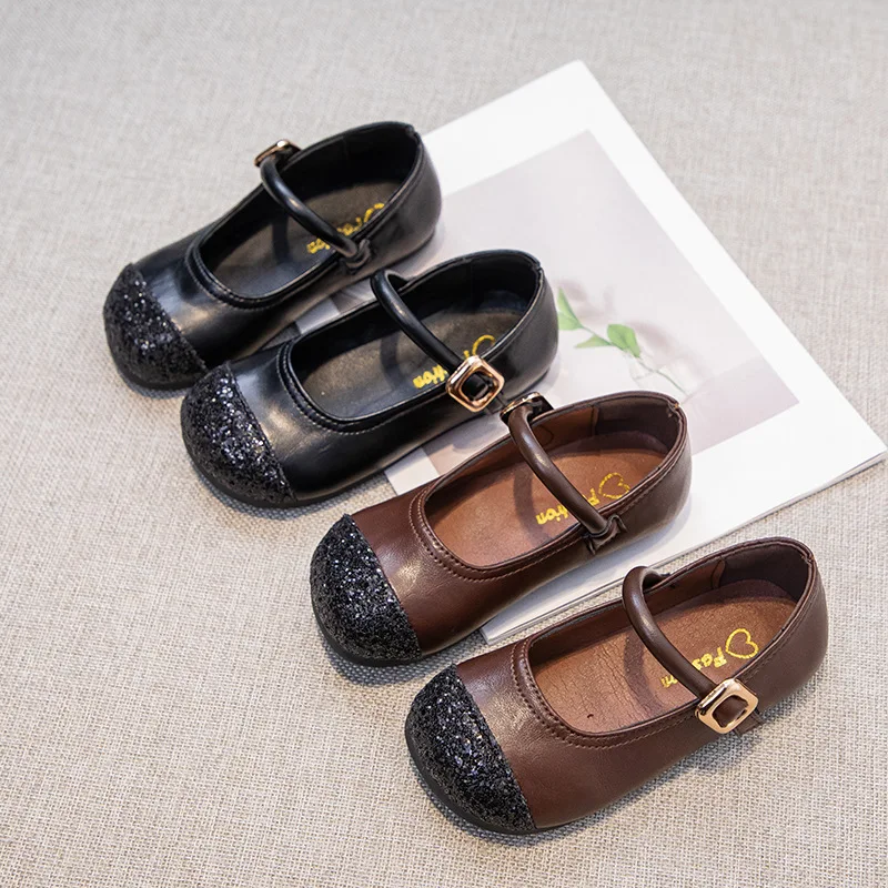 

Модная универсальная обувь для девочек, новая весенняя детская кожаная обувь на мягкой подошве, простая повседневная обувь для девочек, удобная нескользящая обувь принцессы