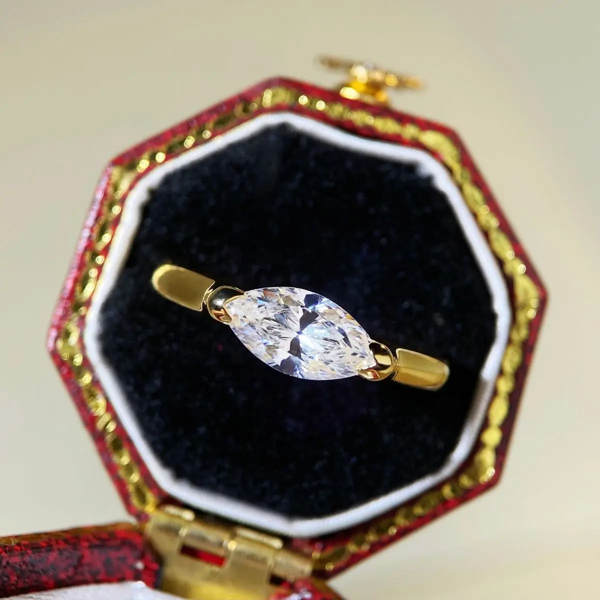 

PT950 Platinum and Gold Horse Eye Ring - Woman's Moss Stone Mint Green Helios Eye Armor Ring