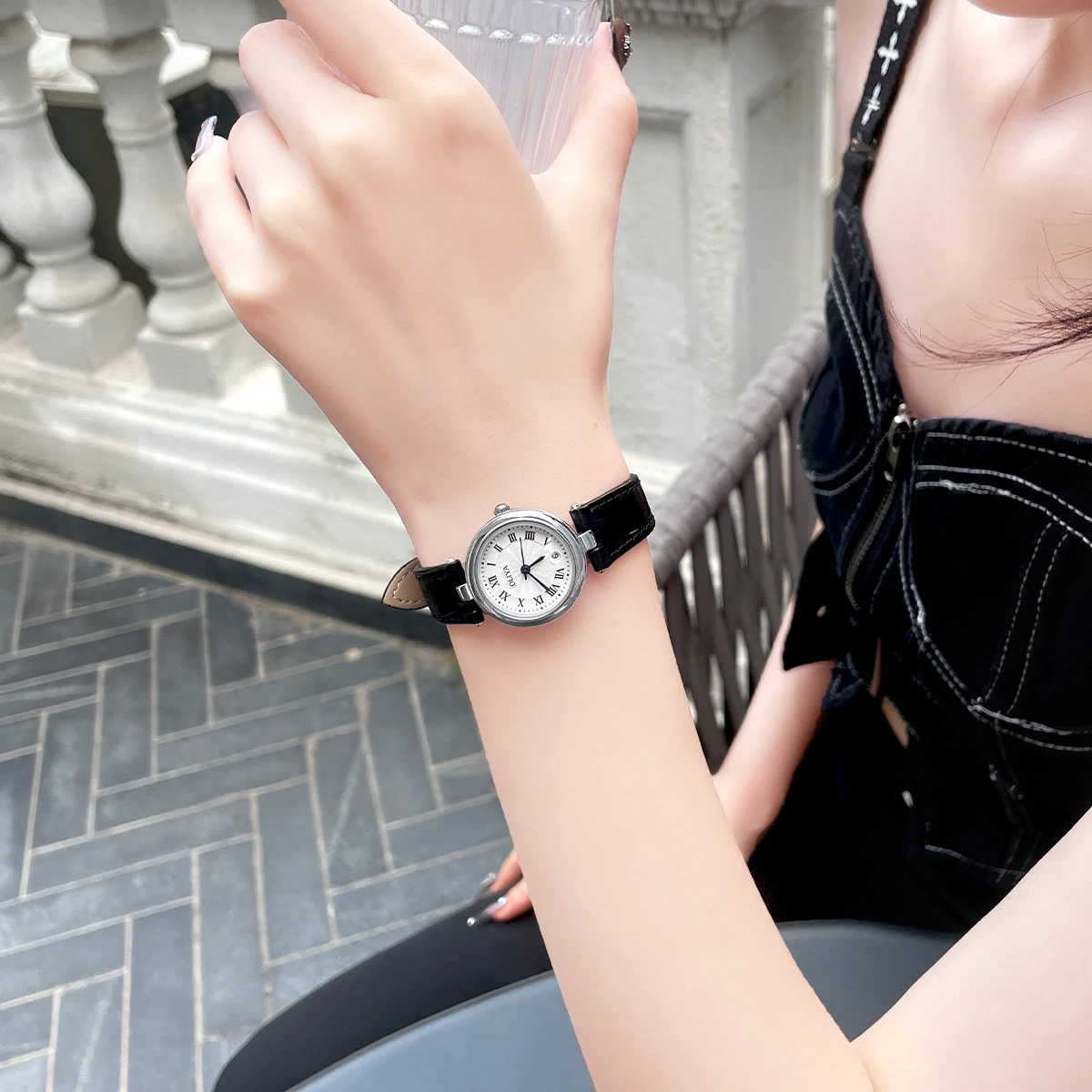 

CILOA New Women's Retro-Inspired Fashion Quartz Watch - Leather Strap, Minimalist, Waterproof