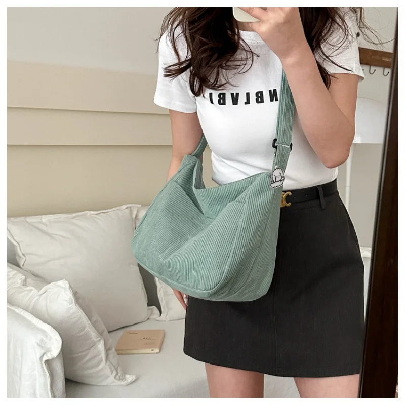 Borsa a tracolla da donna, borsa casual a righe di grande capacità con chiusura a cerniera, graziosa toppa per cappello, perfetta per l'uso quotidiano