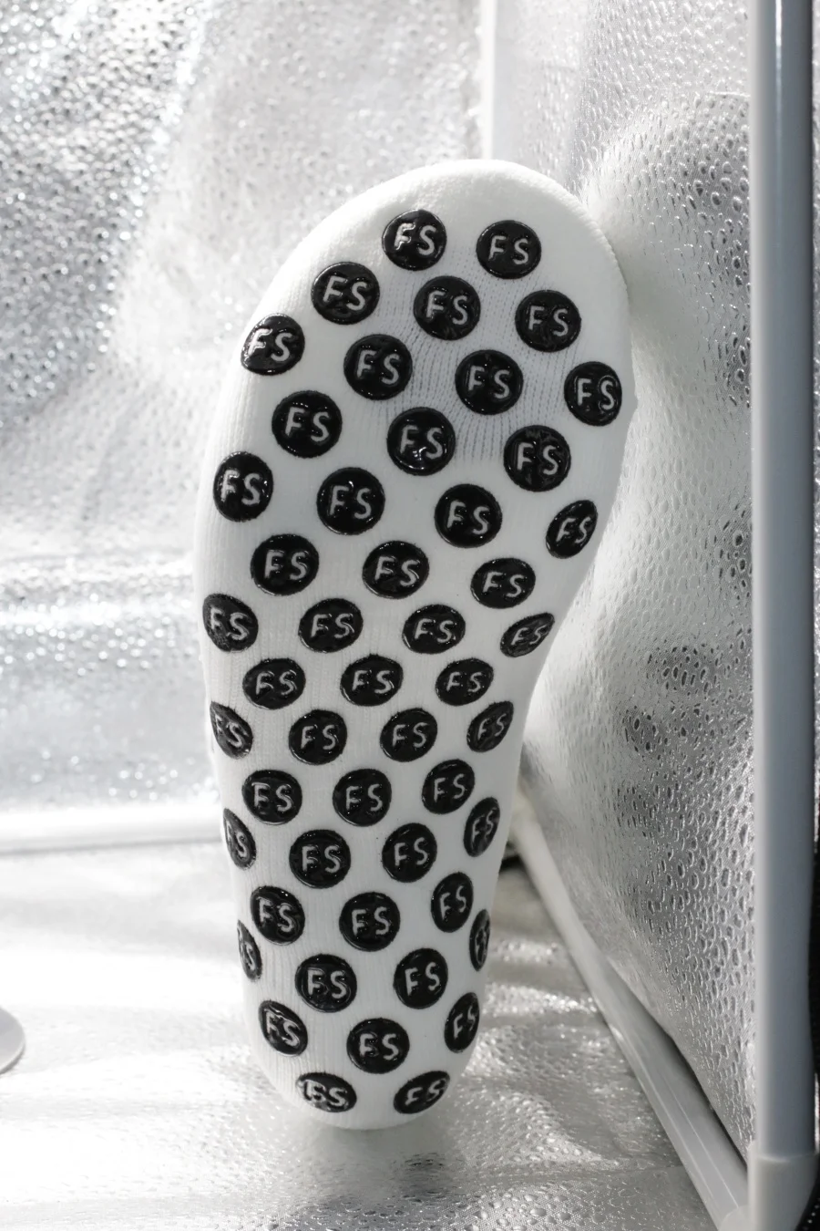  4-teiliges Fußball-Ausrüstungsset: Rutschfeste Socken, Schienbeinschoner, Sportbandage & Wadenbandagen für Männer und Frauen zum Training – Detail 13