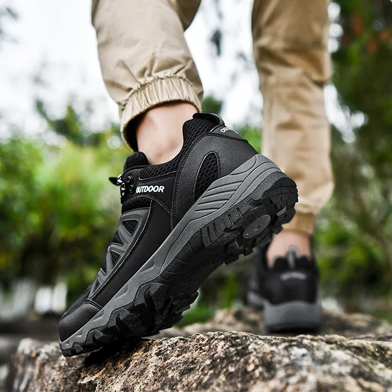 

Outdoor Hiking Shoes Men Comfortable Breathable Flat Low-top Casual Shoes Men Anti-slip Lace-up Casual Sneakers Men