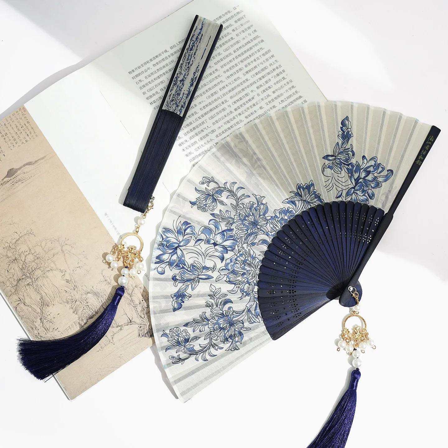 Zhejiang Museum Cultural Creative Folding Fan Chinese Retro Art for Hanfu Qipao Matching Decorative Fan