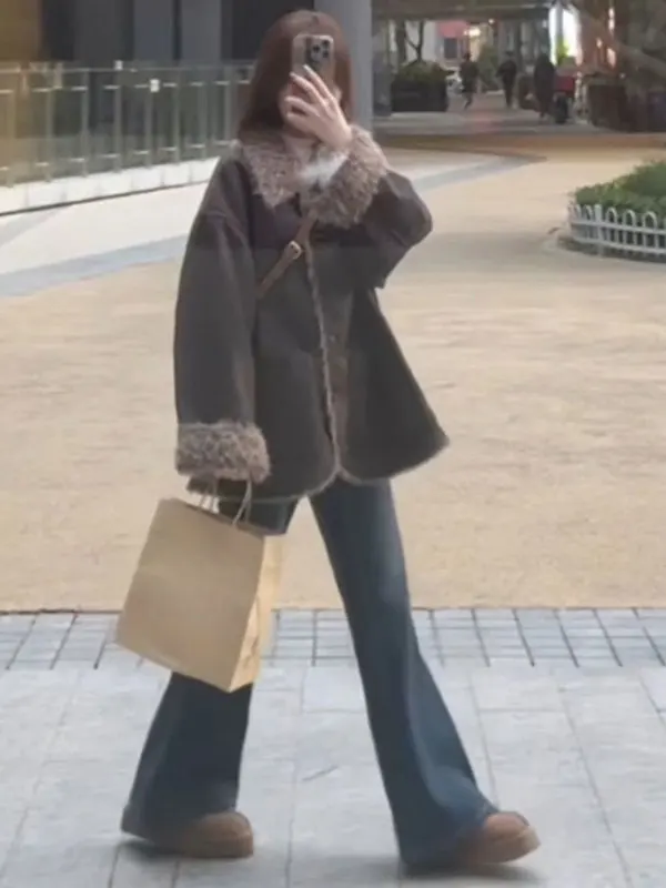 giacca-corta-retro-di-alta-gamma-in-pelliccia-di-agnello-spessa-e-alla-moda-cappotto-primaverile-con-dettagli-a-bottoni-vestibilita-morbida-tinta-unita