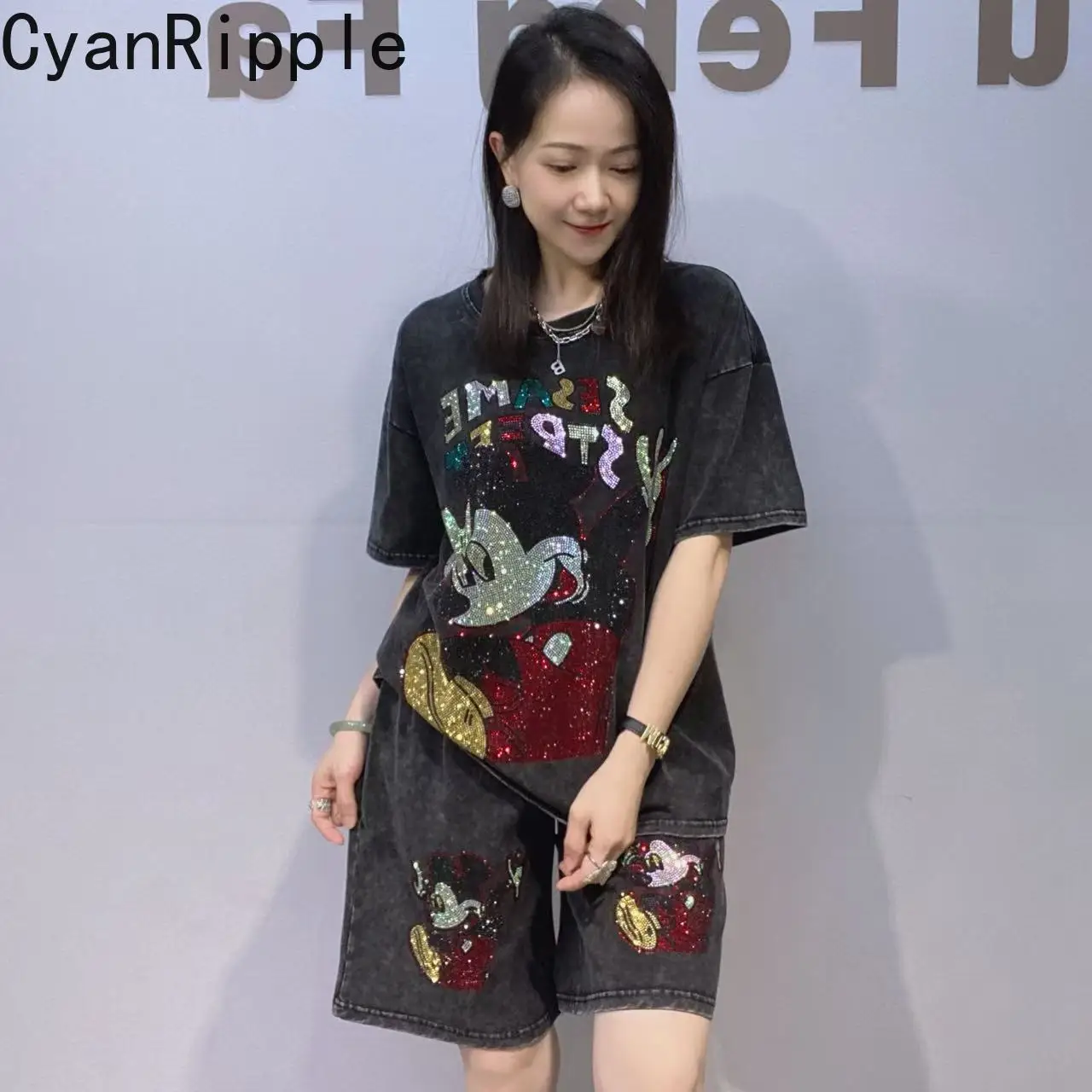 Conjunto de Dos Piezas de Verano para Mujer, Camiseta Holgada de Manga Corta con Estampado de Mickey y Diamantes Brillantes + Pantalones Cortos Holgados de Cintura Elástica