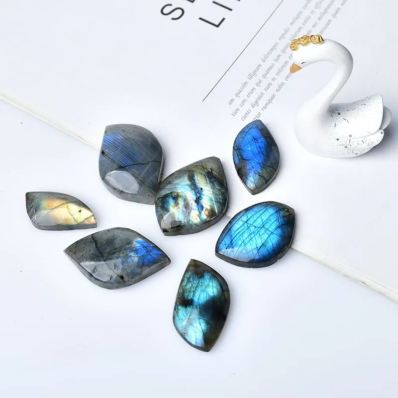 1PC 100% Natural Labradorite Original Gems Leaf Shape Polished Healing Energy Stone Charm Unisex Jewelry For Home Decor Gift Bag