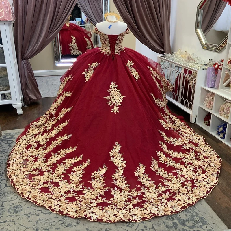 Abito da ballo Quinceanera rosso con spalle scoperte abito da principessa con volant in cristallo con Applique in oro abito da festa di 15 anni dolce