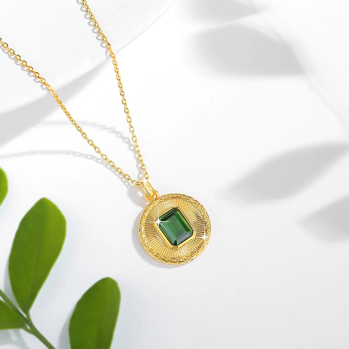 Original Design 18K Gold Natural Diopside Pendant Necklaces Anniversary Party Gift Fine Jewelry With Certificate for Women