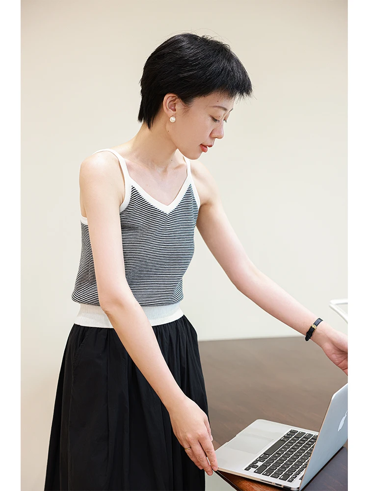 

Вязаный жилет V-образного выреза из смесовой шерсти для похудения, весна 2025, для повседневной носки, модный, универсальный, черно-белые полосы, двойной слой