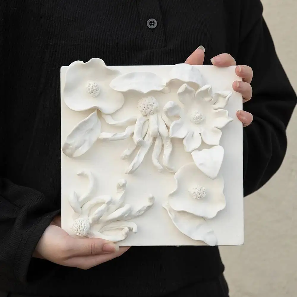 Ceramic Relief Flower Decoration Hand-decorated Hanging Pictures Background Wall Decoration Accessories Pendant Porcelain Plate