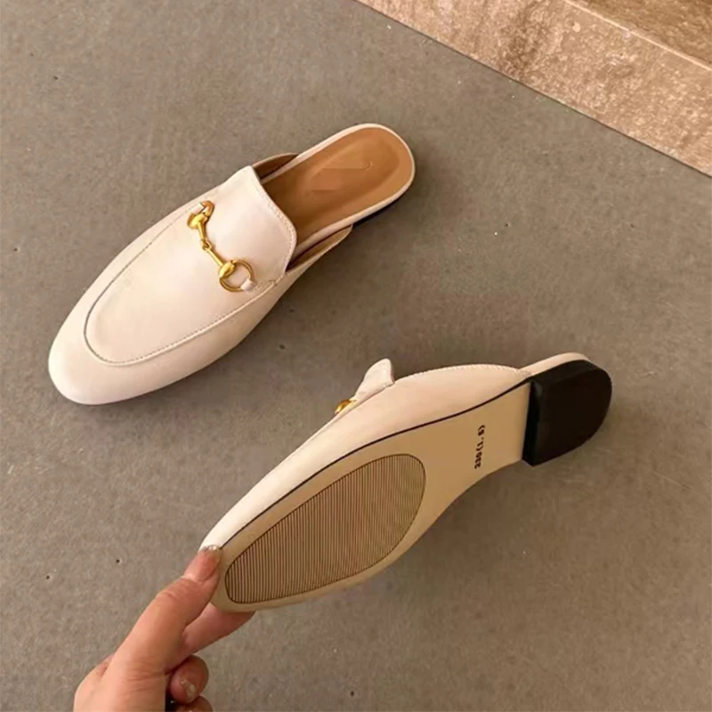 Pantoufles de plage décontractées pour femmes, sandales rondes pour femmes, chaussures de diapositives respirantes, décoration en métal extérieur,