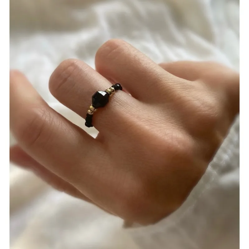 Black tourmaline agate ring: Protected by gold-plated healing crystal