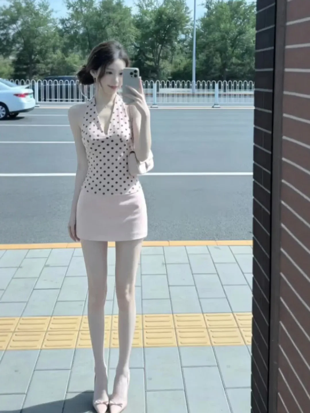 

Unique Stylish Neck Hanging Top And Short Skirt Two Piece Set Age Defying Summer 2026 Comfortable Fit V Neck Sleeveless Outfit