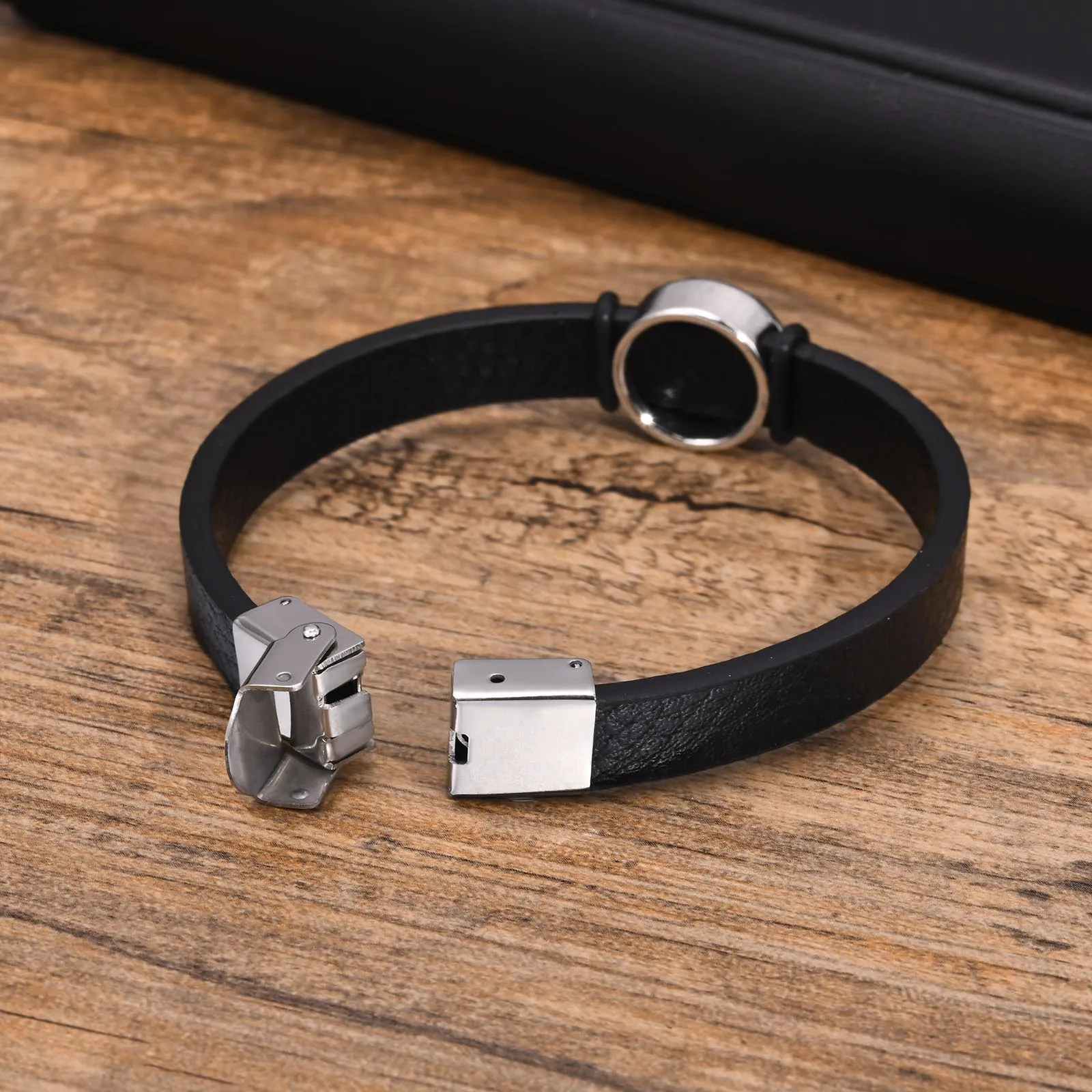 Vnox Norse Viking Compass Charm Bracelets for Men, Black PU Leather Bangle, Protective Amulet Jewelry