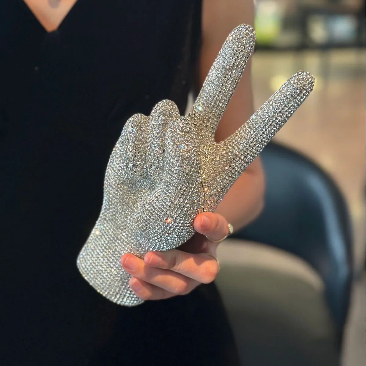 

Новые роскошные дизайнерские вечерние сумки-клатчи в форме руки с бриллиантами для женщин, уникальные стильные сумочки и клатчи со стразами для вечеринок