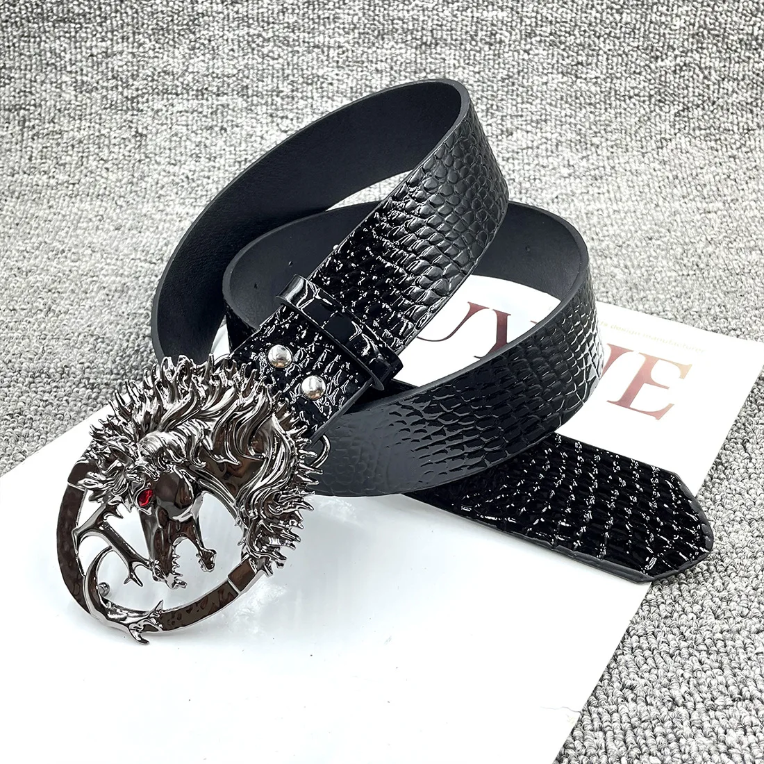 Red Crocodile Embossed Belt with Dragon Buckle, Bold Vintage Punk Waist Belt, Luxury Street Style Fashion Accessory for Trendy
