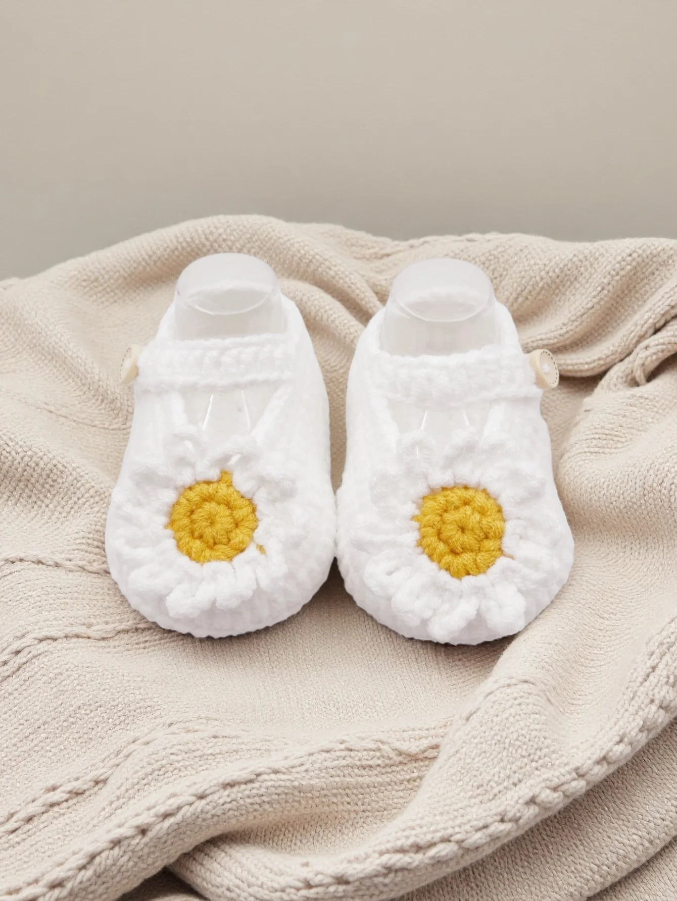 1 Pair Crochet Baby Booties with Daisy Flower, White, Knit Infant Shoes with Button Strap, Newborn Girl