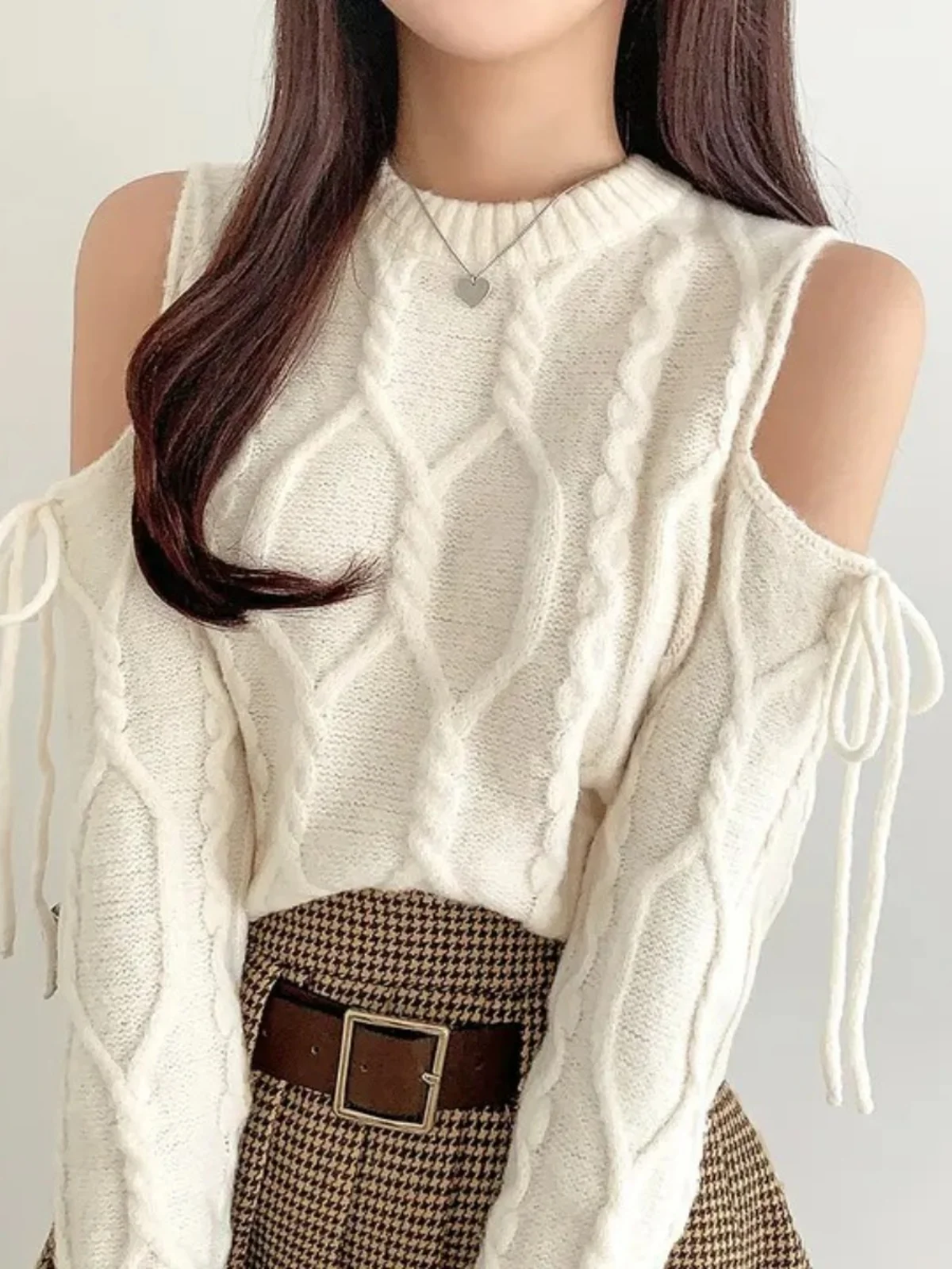 

Chic Retro Hollow out oulder Banded Long Sve round Ne Knitwear for Women Trendy Commute Sle Polyester Fiber ort Le...