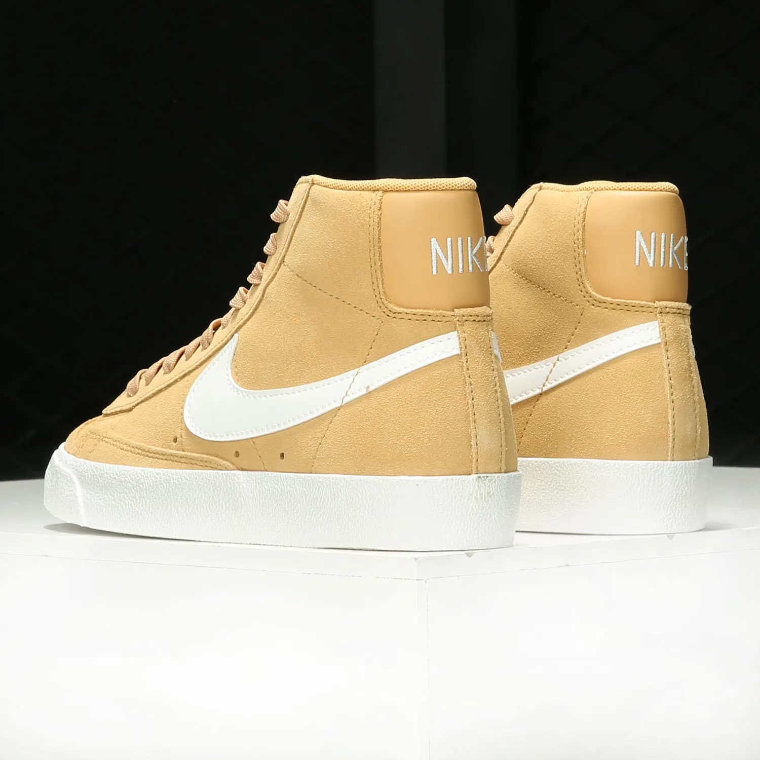 

Nike Genuine Blazer Mid '77 Women's Suede Casual Shoes DB5461-701