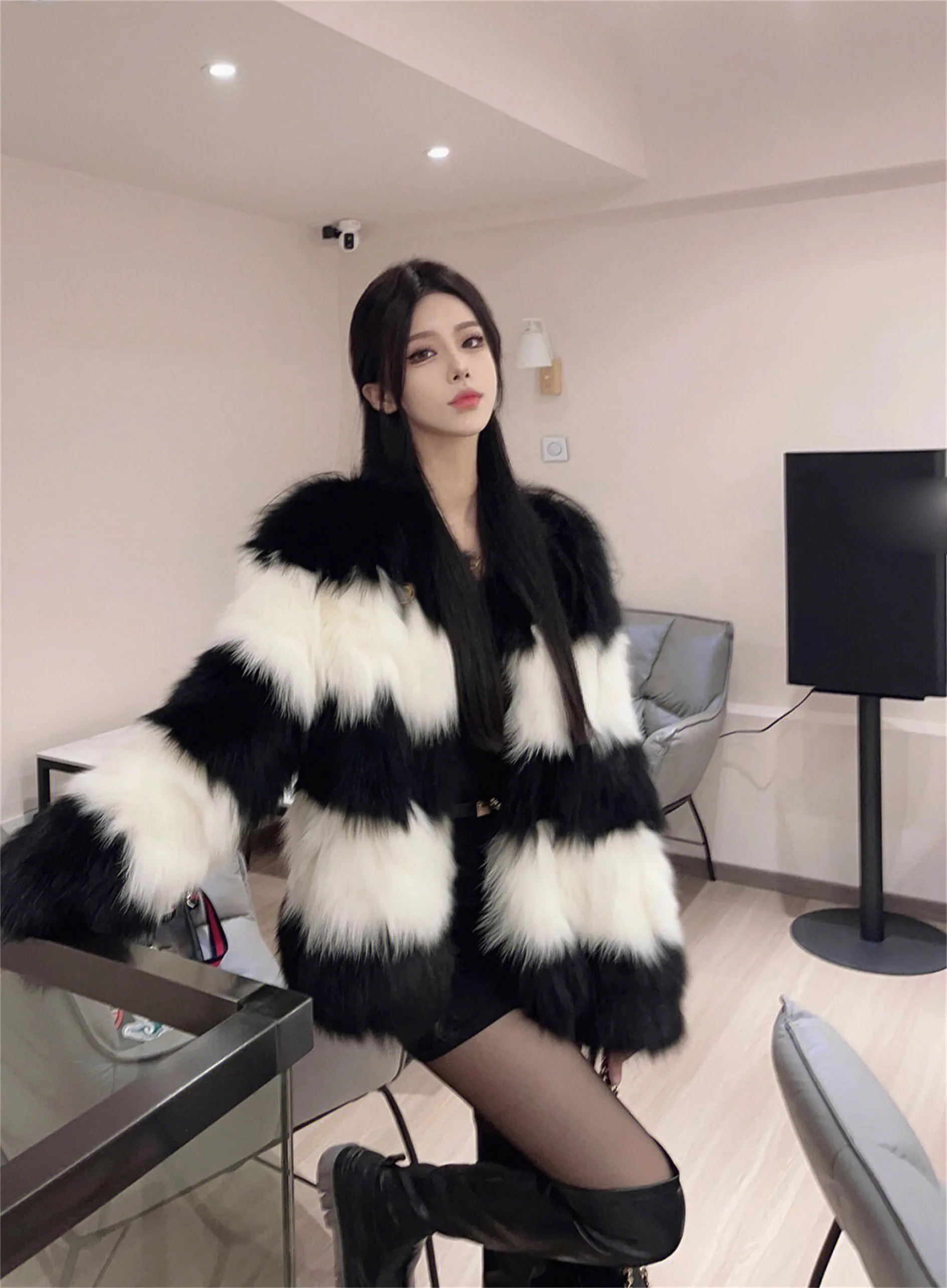 

2025 Women's Clothing V-neck Loose Slimming Faux Fox Fur Fur Coat Winter New 1116
