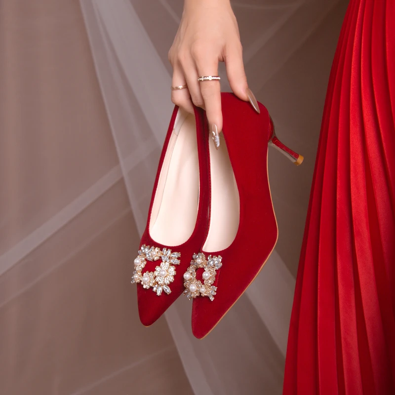 

Красные свадебные туфли на каблуке в китайском стиле, 2021, бархатная вышивка, роскошные туфли с острым носком