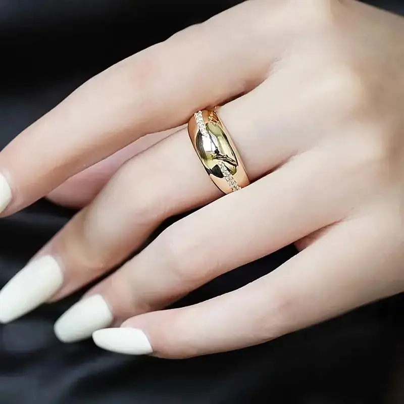 Huitan Ring mit geschwungenem Design für Damen, goldfarben, für Hochzeit, Verlobung, luxuriöses Zubehör, eingelegt mit glänzendem CZ, modischer Partyschmuck, Geschenk – Detail 1