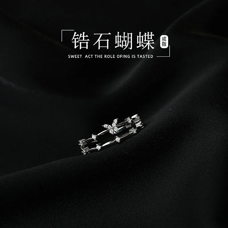 

Двухслойное кольцо-бабочка с женственным темпераментом, изысканный и модный, универсальный и стойкий аксессуар.