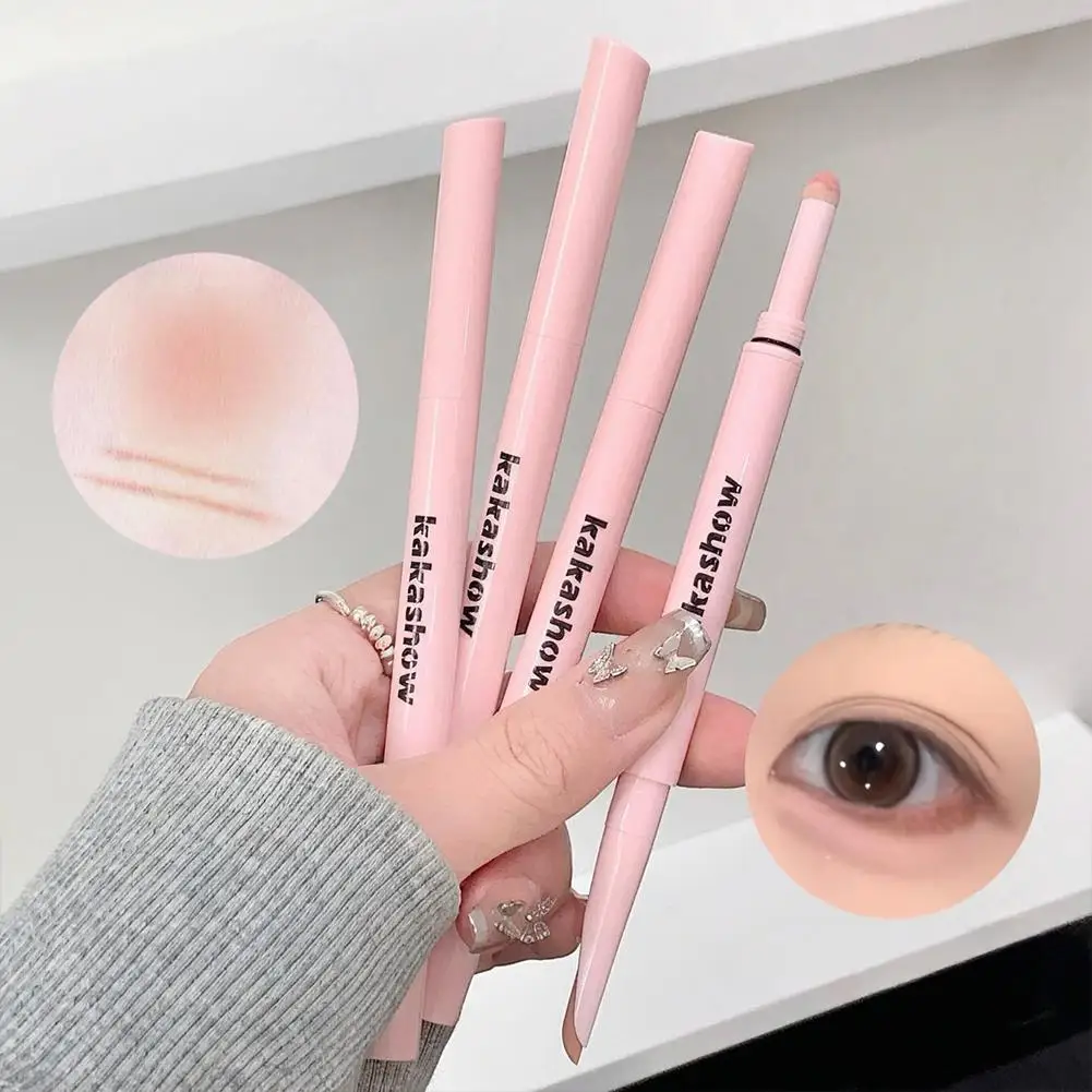 คาคาโชว์ บลัชออนแบบแท่งสองหัว ฟองน้ำเนื้อนุ่ม ช่วยให้ผิวหน้ากระจ่างใส และอายไลเนอร์แบบแท่งเนื้อแมตต์ สีชมพูนู้ด ไฮไลท์เตอร์แบบแท่ง