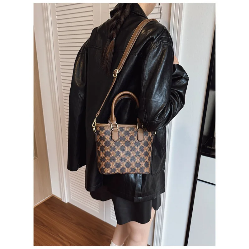 Damen-Umhängetasche aus Nubukleder mit trendigem, leichtem, weichem, täglichem Look im Vintage-Stil von Wales