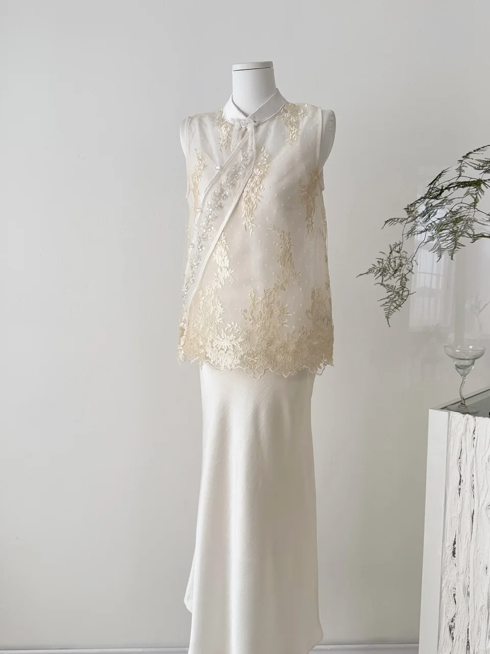 

Элегантное новое длинное платье без рукавов в китайском стиле, женское весенне-летнее платье с вышивкой и пайетками, сетчатый жилет, атласное платье с высокой талией