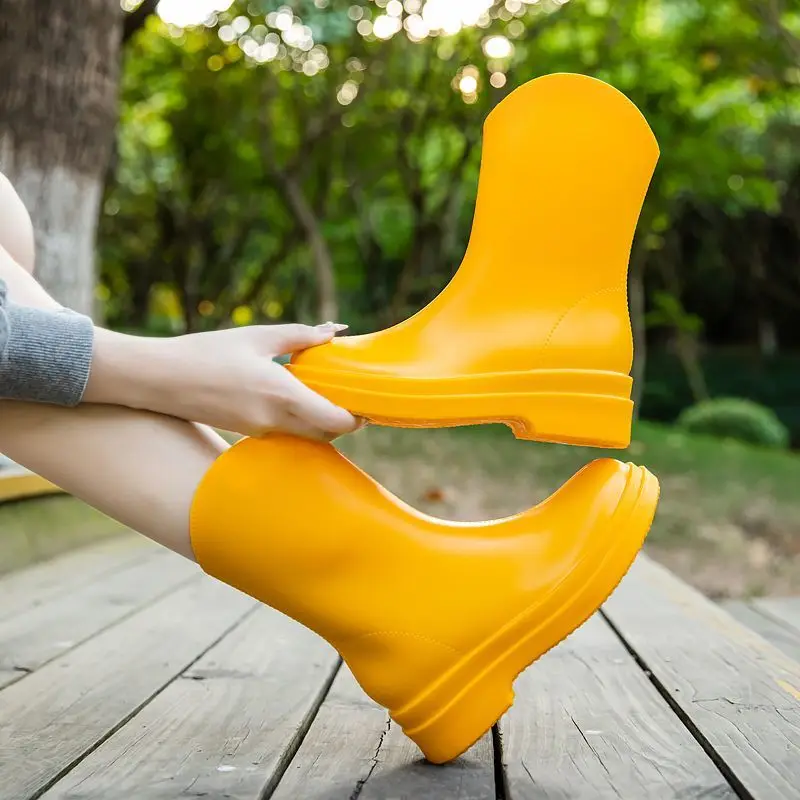 

Однотонные женские резиновые сапоги до середины икры, водонепроницаемая нескользящая кухонная рабочая обувь на толстой подошве, трендовая стильная обувь