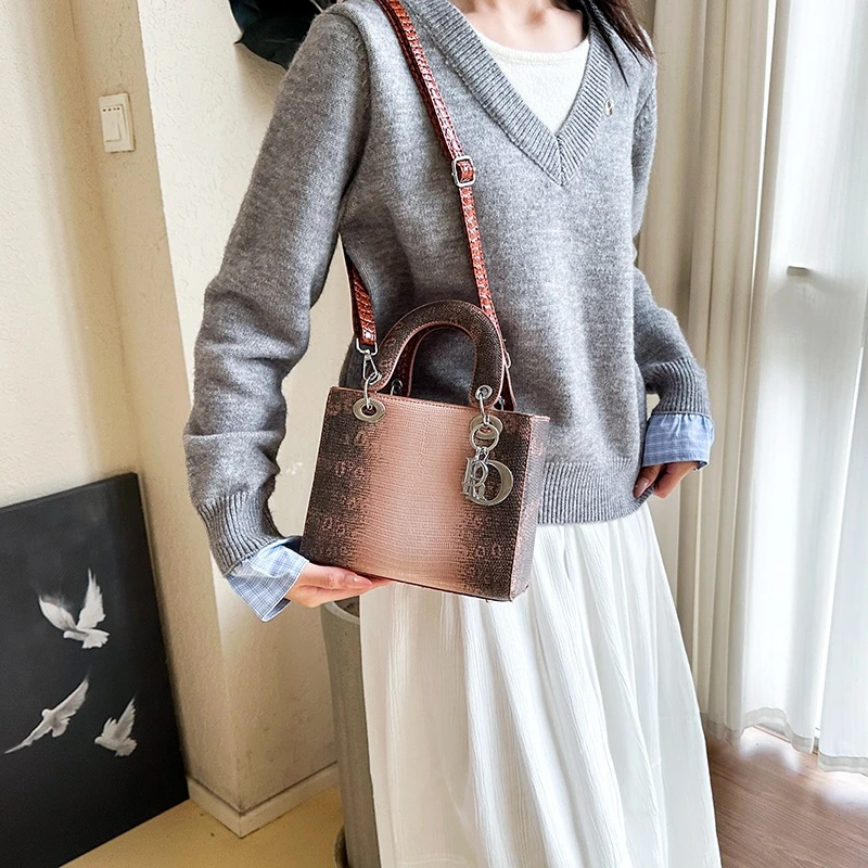 

Luxury Women's Shoulder Bag Crafted From Premium Leather Boasting High-End Paris Sleek Vintage Daily Look