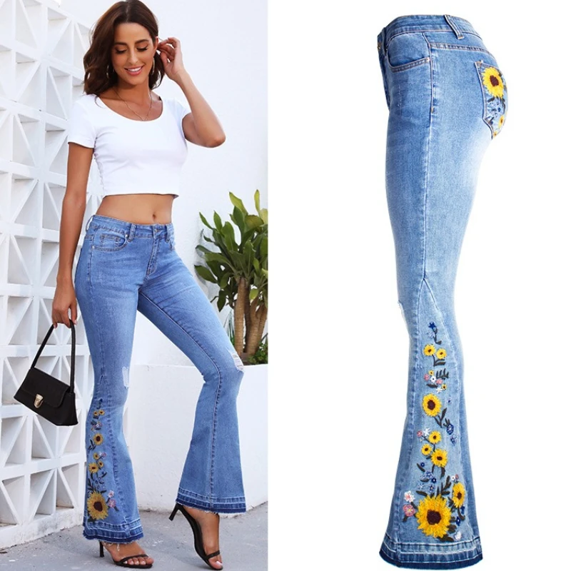 Damen-Denim-Schlaghose mit leichter Waschung, niedliche Sonnenblumen-Stickerei, Distressed-Rips, hohe Taille, schmale Passform, trendige Freizeitjeans