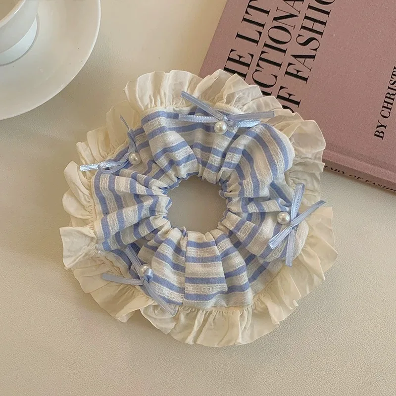

Новые резинки для волос для девочек, милый стиль, синяя полосатая резинка для волос с рюшами и жемчугом, резинка для волос для толстой кишки, корейский стиль, каваи, булочка для волос, повязка для волос